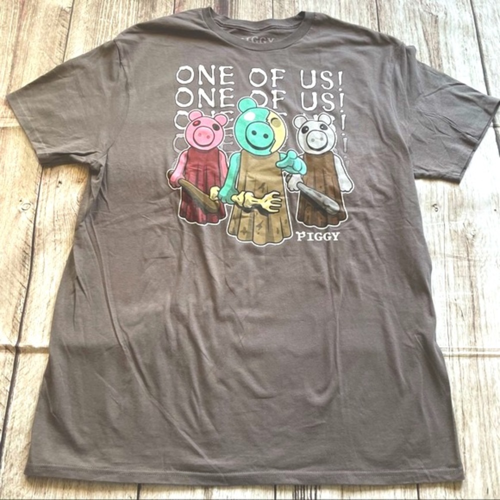 PIGGY 🐷 🐽  Gray Short Sleeve T-Shirt ONE OF US